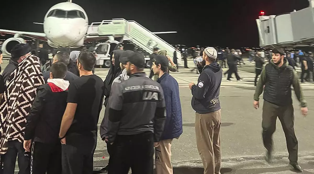 Ascunși în aeroport, salvați cu elicopterul. Ce au trăit evreii atacați în revolta antisemită din Daghestan, Rusia. „Am spus că sunt musulman, pentru că eram speriat de moarte”