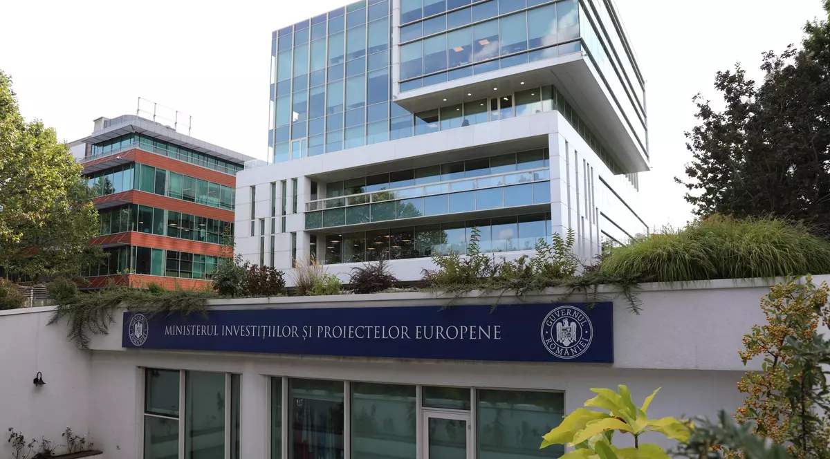 Director din Ministerul Fondurilor Europene, acuzat că cerea lunar taxe din salariul unor femei pe care le-a ajutat să se angajeze