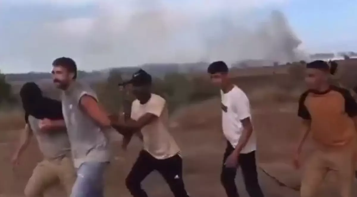 După ce au scăpat de rachete, tinerii de la un festival din Israel au fost luați la țintă de luptătorii Hamas. „Au tras în toate direcțiile”