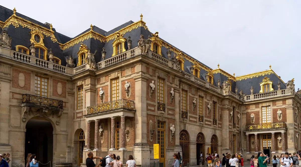 Palatul Versailles, evacuat după o alertă cu bombă, la scurt timp după ce și muzeul Luvru a fost închis din același motiv