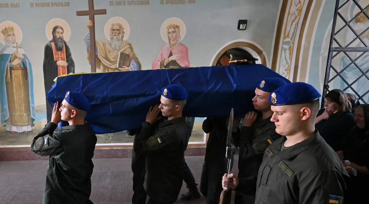 Ucraina și Rusia mențin contactul și fac schimb de prizonieri și de cadavre: „Lunar, dube frigorifice merg la graniță pentru a descărca și reîncărca”