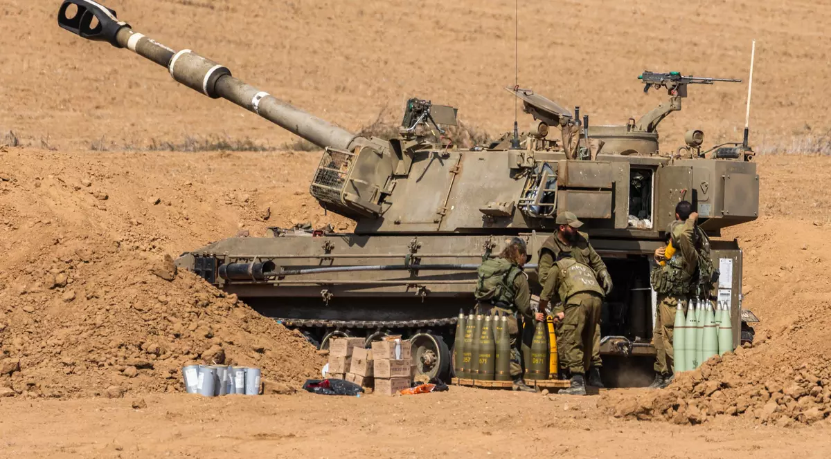 Primul indiciu al trecerii la invazia terestră: Infanteria și tancurile israeliene au efectuat „raiduri locale" în Gaza, în ultimele 24 de ore