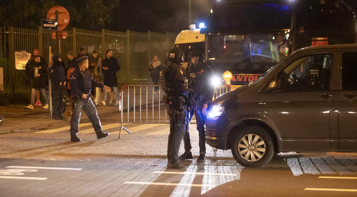 Atac terorist în Bruxelles: Poliția l-a împușcat mortal pe bărbatul care a ucis doi suedezi înainte de meciul de fotbal Belgia - Suedia