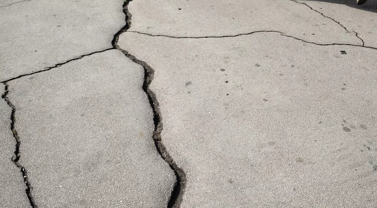 Locuitorii dintr-un oraș din apropiere de Napoli, exasperați de cutremurele provocate de un super-vulcan. Autoritățile iau în calcul evacuarea