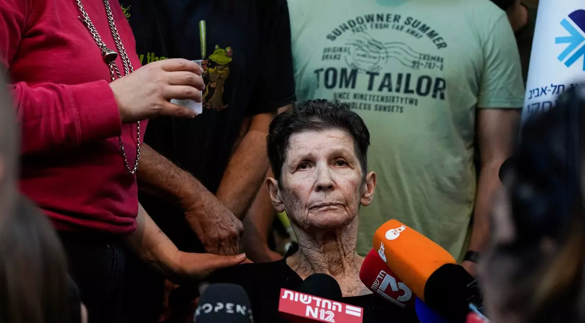 „Am trecut prin iad”. Mărturia uneia dintre ostaticele eliberate luni din tunelurile „pânză de păianjen” ale Hamas