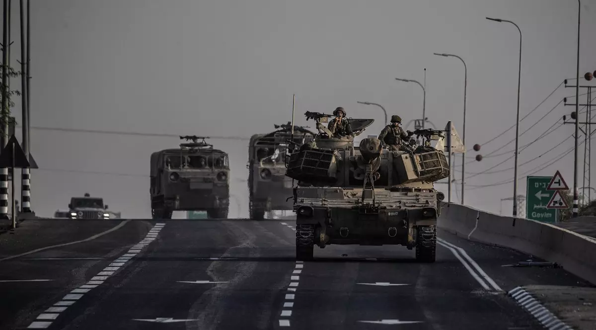 Război Israel-Hamas, ziua 20: Armata israeliană a intrat cu tancuri în Gaza: „Pregătim următoarele etape ale războiului”. Val de rachete lansat de Hamas spre Tel Aviv