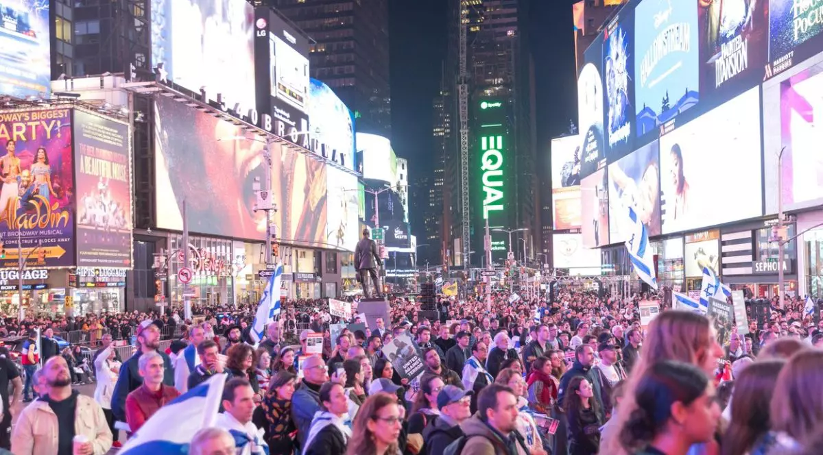 Sute de oameni au ieșit în stradă la New York pentru a cere eliberarea ostaticilor ținuți de Hamas