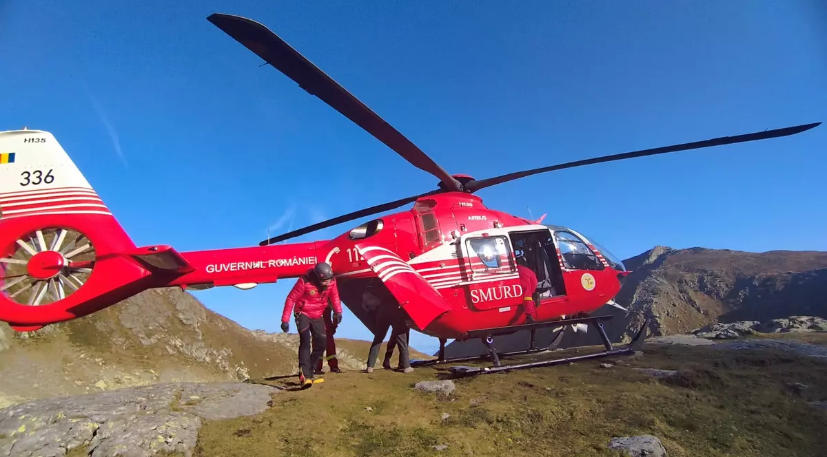 Turist israelian transportat cu elicopterul SMURD de la Cabana Podragu, după ce i s-a făcut rău pe munte