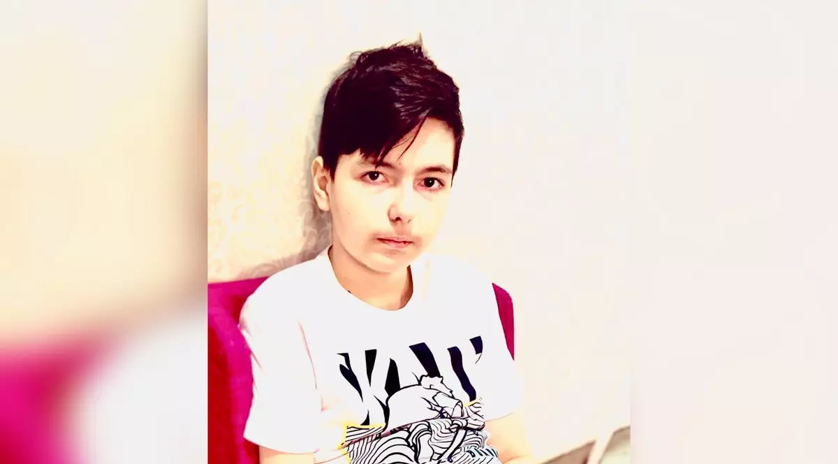 Inima și plămânii îi sunt „sufocate” de deformarea oaselor cutiei toracice. Pentru a fi operat în Austria, Liviu are nevoie urgent de 200.000 de euro