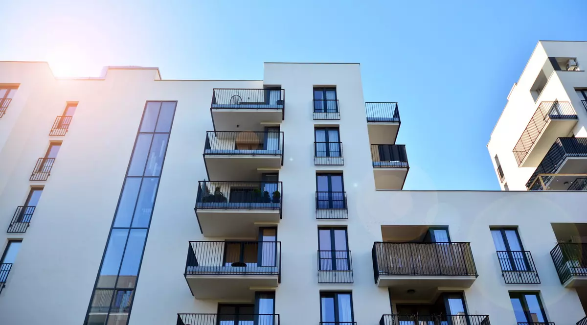 Creșterea dobânzilor spulberă visul deținerii unei locuințe în întreaga lume. „Deceniul care urmează trebuie să fie cel al marii moderații”. Cum e situația în România