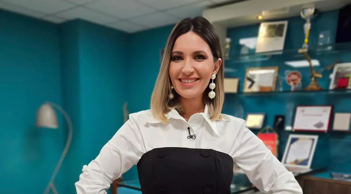 Imagini cu dressingul Elei Crăciun din noua casă. Care este cel mai valoros obiect pe care îl deține vedeta. „Este un cadou de la soțul meu”