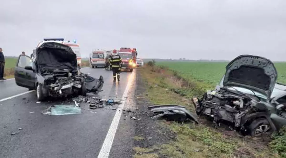 Un mort și doi răniți în urma unui accident grav pe DN 59, în Timiș. Drumul a fost complet blocat