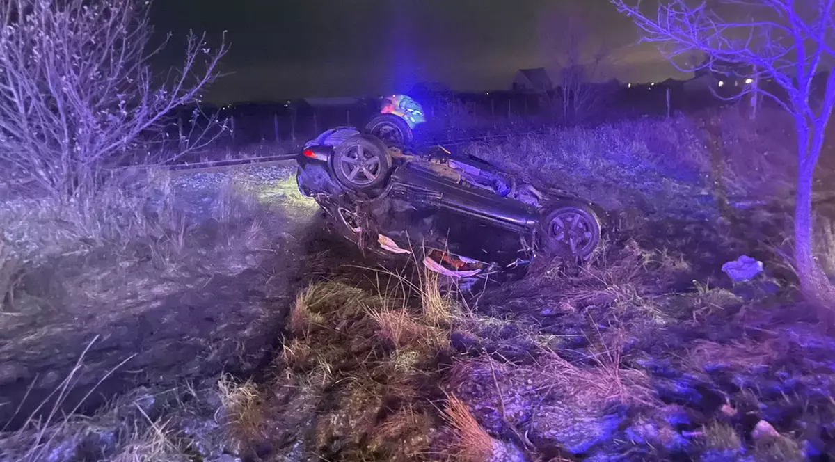 Trei oameni au rămas încarcerați după un accident între două mașini în județul Satu Mare