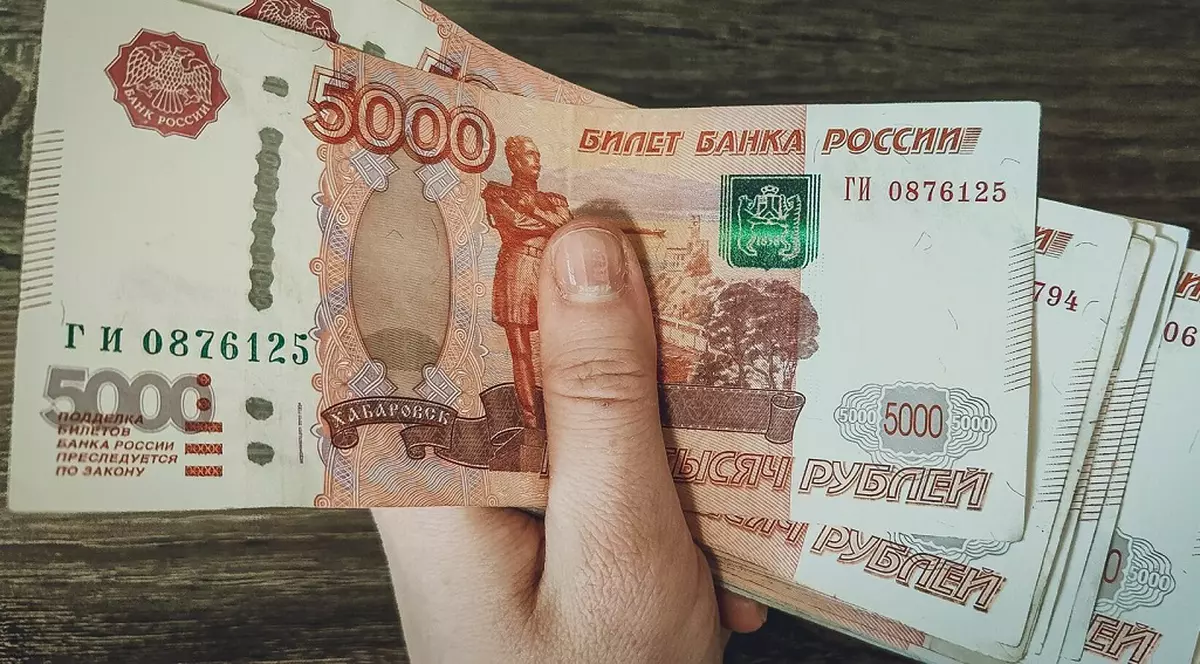 Cel puțin un miliard de ruble în bancnote false, distribuite inclusiv de bancomate, împrăștiate în toată Rusia. 24 de oameni au fost arestați