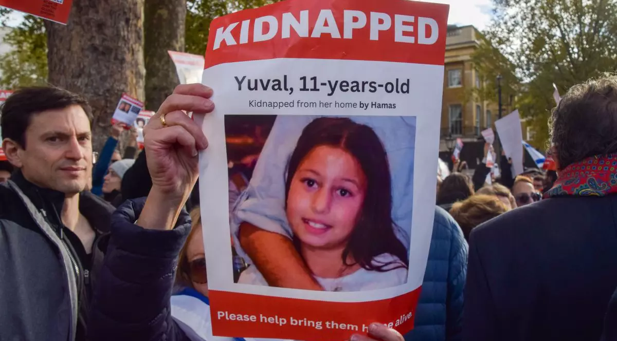 Soldații israelieni, instruiți cum să discute cu copiii ostatici ce vor fi eliberați. Cum trebuie să răspundă la întrebarea „Unde e mama?”