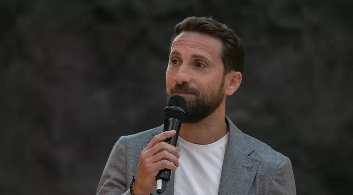 Dani Oțil le răspunde celor care l-au acuzat că prețurile din restaurantul lui sunt prea mari. Pizza costă 62 de lei, iar cartofii prăjiți - 19 lei