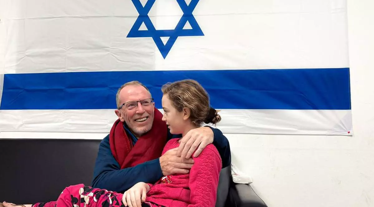 Fata despre care tatăl ei a crezut că a murit pe 7 octombrie se află printre ostaticii Hamas eliberați sâmbătă. Emily a împlinit 9 ani în captivitate