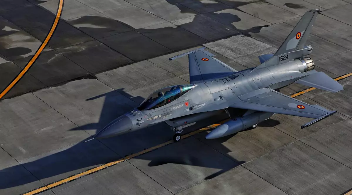Primele trei avioane F-16 cumpărate din Norvegia au ajuns în România