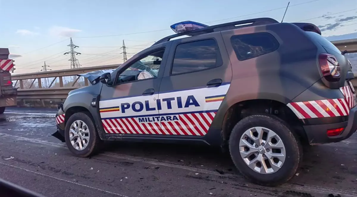 Trei mașini dintr-un convoi al MApN s-au ciocnit pe DN1. Nu au fost persoane rănite - VIDEO