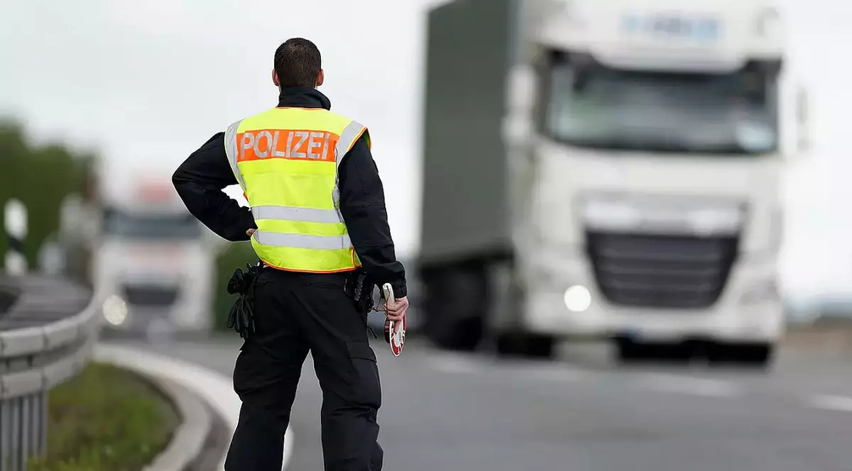Șofer român de TIR urmărit de Europol pentru un furt de 335.000 de euro, prins în Germania, după ce au fost verificați 10.000 de oameni și 6.300 de vehicule