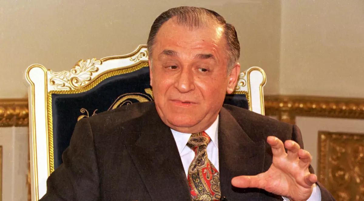 PSD a votat împotriva desființării Institutului lui Iliescu. PNL a lipsit la vot, deși spunea că „Institutul Revoluției este imoral”