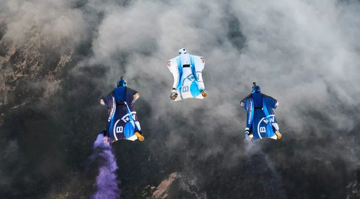 Sentința primită de pilotul francez care a decapitat un parașutist cu aripa avionului. „Nu a fost vina mea”