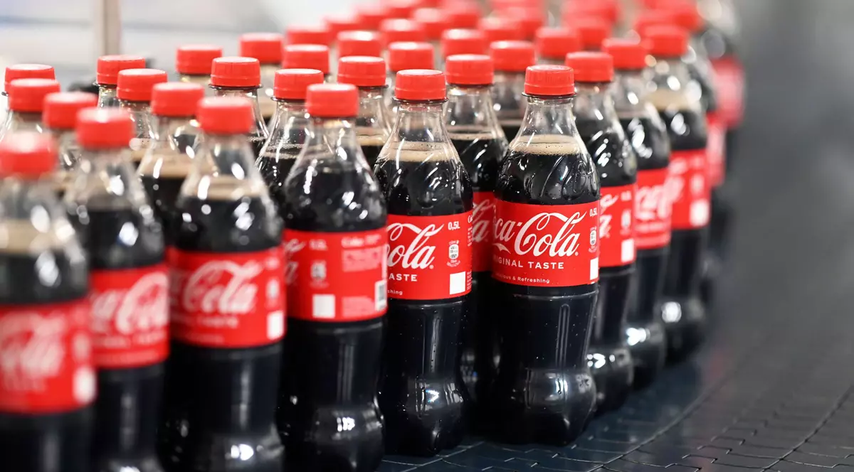 Patru îmbolnăviri suspecte în Croația de la băuturi produse de Coca-Cola. Ministrul sănătății îndeamnă oamenii „să bea apă”