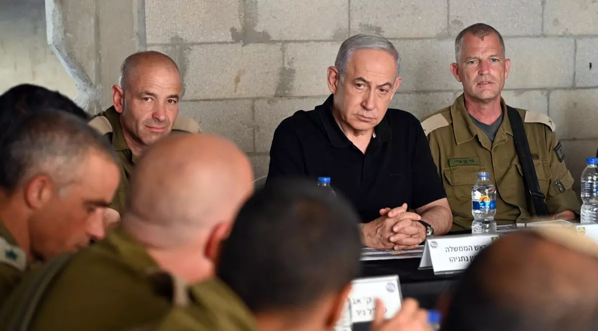 Un fost premier israelian afirmă că Netanyahu, „distrus emoțional” de eșec, face pași greșiți în Gaza și „e un pericol pentru Israel”