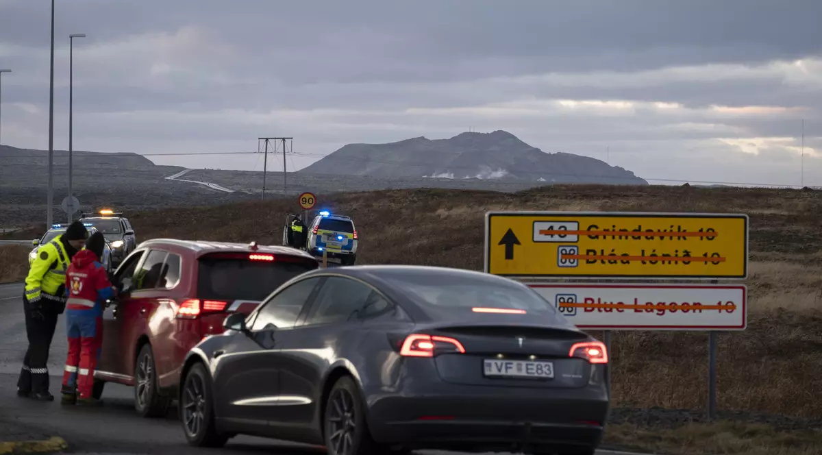 Locuitorii din sud-vestul Islandei, în continuare sub alertă, în așteptarea unei erupții vulcanice