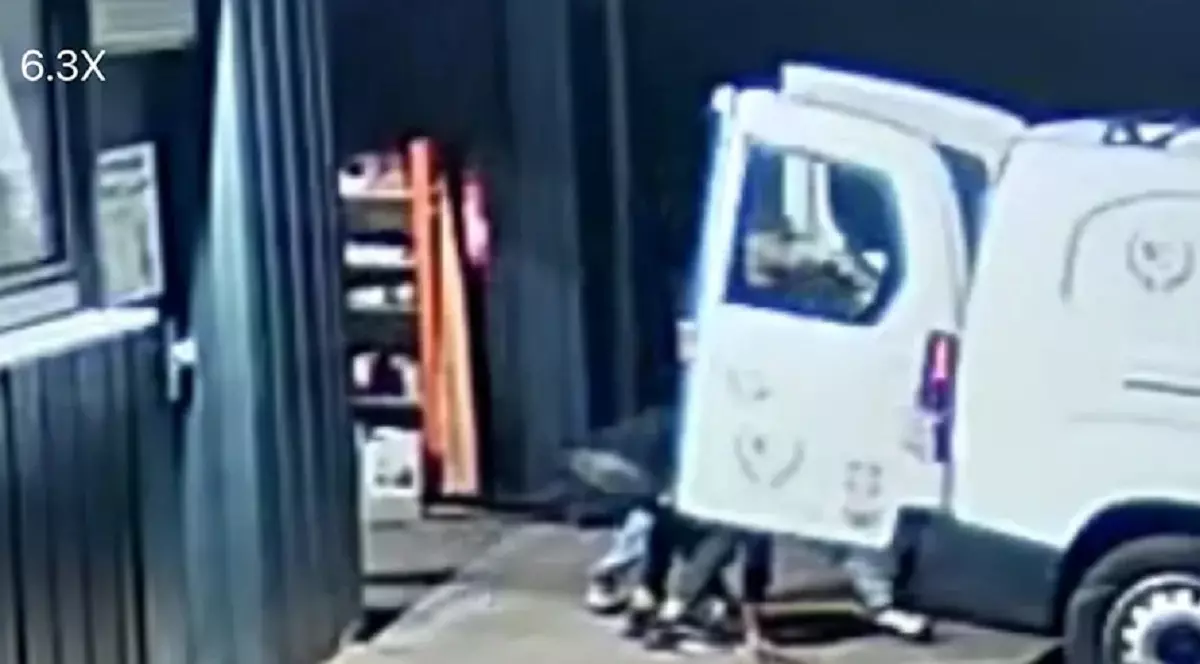 Hoții români care au dat lovituri de peste un milion de euro în Germania își lasă copiii în mașină, la locul jafului, ca să-i găsească acolo poliția