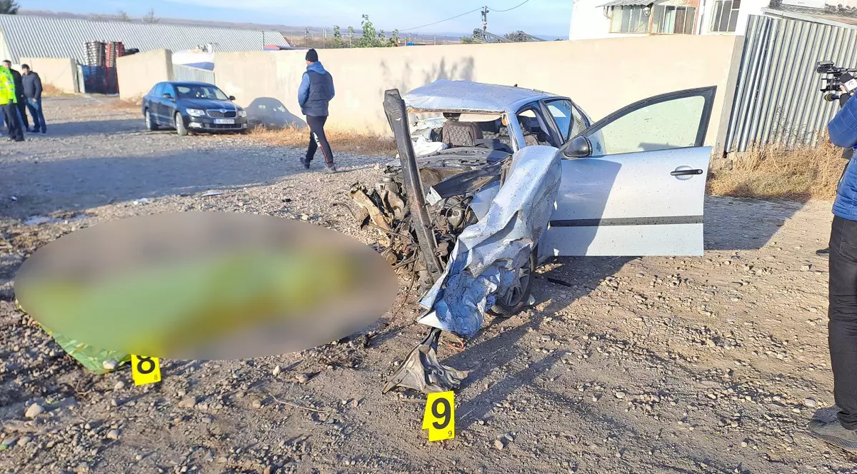 Un tată și fiica lui de 16 ani sunt doi dintre cei trei oameni morți în accidentul de la Independența. În mașina ruptă în două era și un băiat de 19 ani