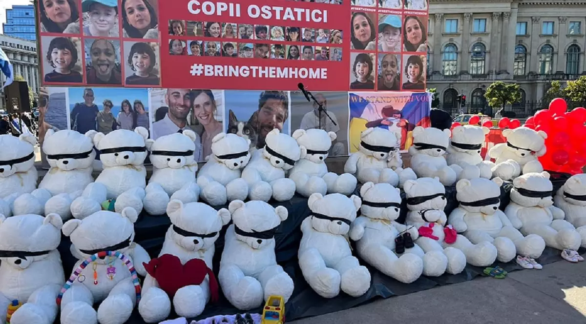 Manifestație la București în semn de solidaritate cu cetățenii israelieni ținuți ostatici în Fâșia Gaza. FOTO