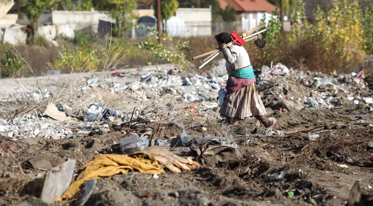 Ce economie s-ar face la buget dacă s-ar tăia ajutoarele sociale. Mitul „asistaților”, reînviat în prag de campanie electorală 