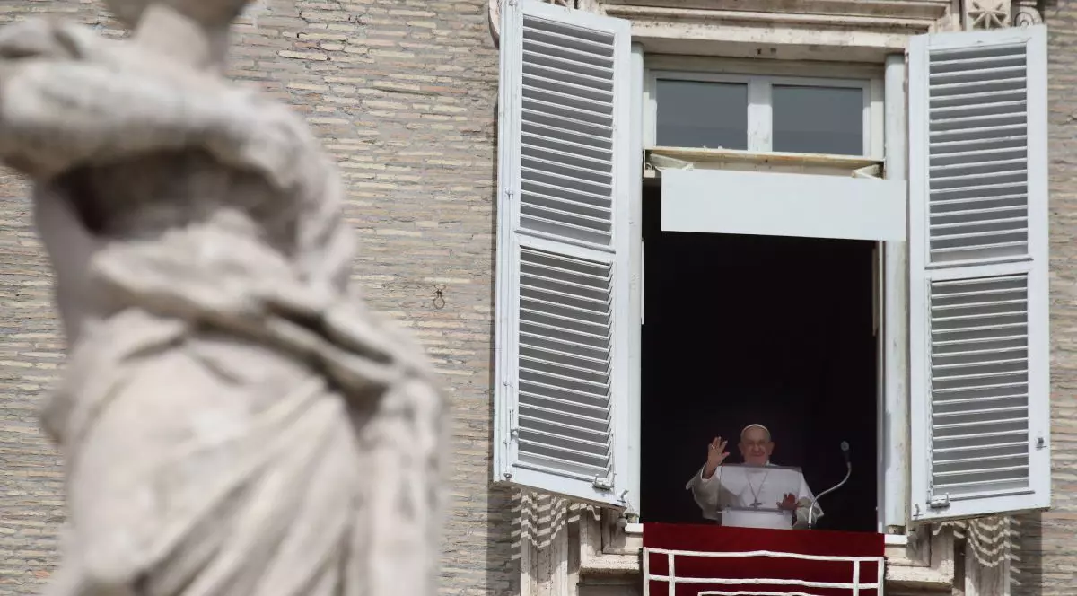 Persoanele transsexuale pot fi botezate în Biserica Catolică, cu anumite condiții, anunță Vaticanul