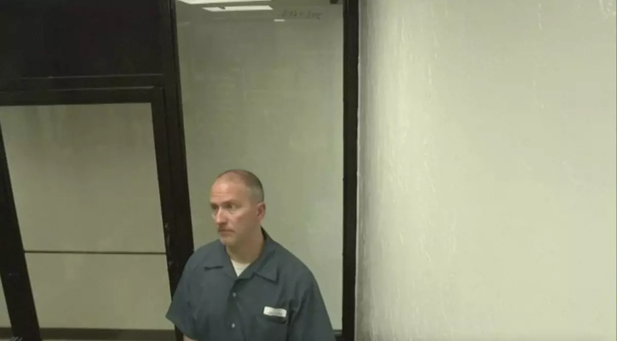 Derek Chauvin, poliţistul care l-a ucis pe George Floyd, a fost înjunghiat în închisoare