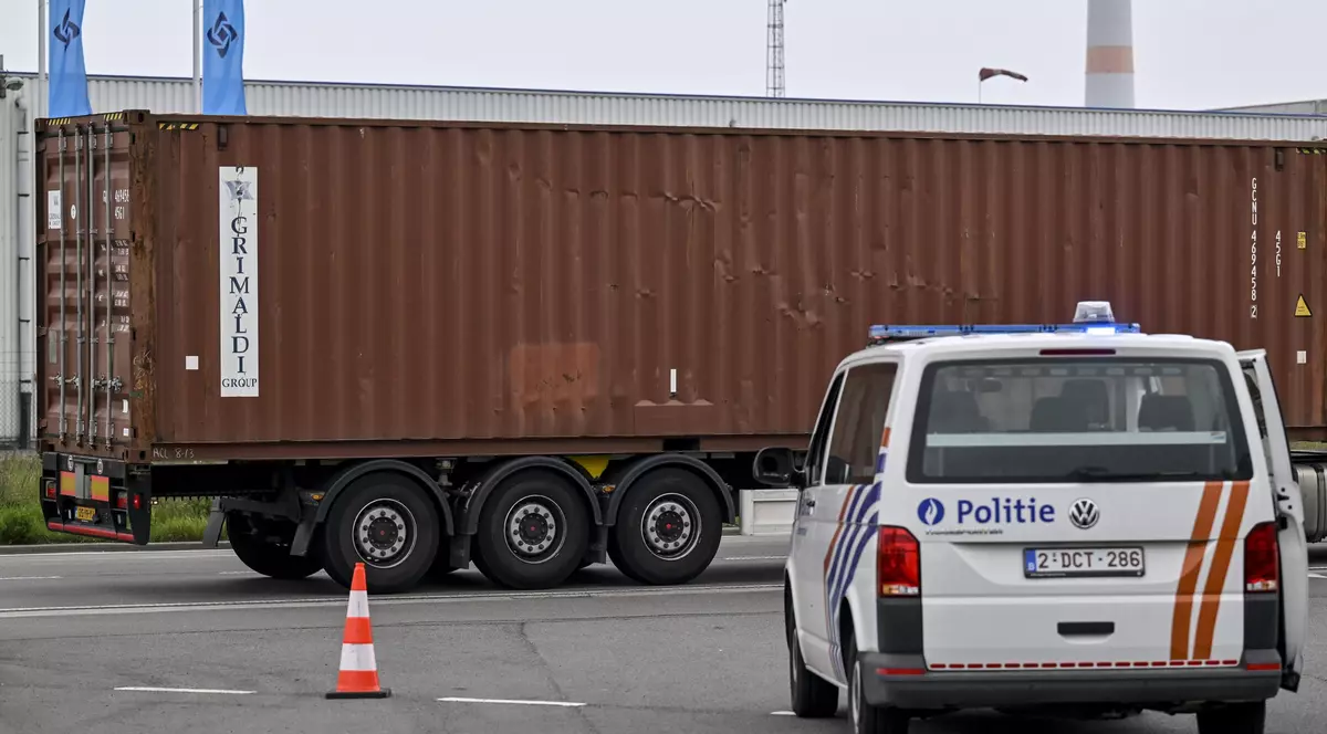 Captură de 700 de kilograme de cocaină. Drogurile erau ascunse în containerul unui camion condus de un șofer bulgar, lângă Anvers