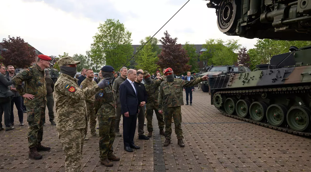 „Vremuri dificile”. Cheltuielile militare ale UE au atins în ultimii doi ani niveluri-record, deși industria europeană de apărare nu poate satisface cererea din partea Ucrainei