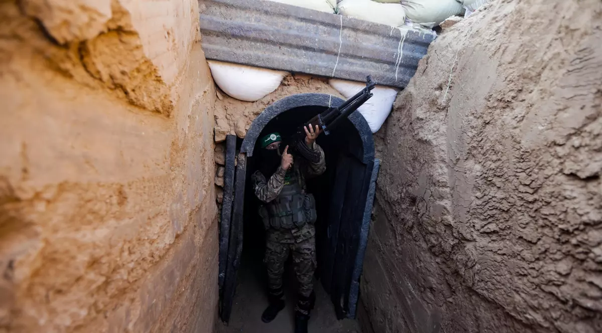 Soldații israelieni, avertizați de un general să nu intre în labirintul de tuneluri ale Hamas din Gaza. Ministrul Apărării spune însă că armata are „soluții unice”