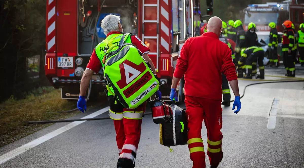 Un avion de mici dimensiuni s-a prăbușit în vestul Austriei. Patru oameni au murit | VIDEO