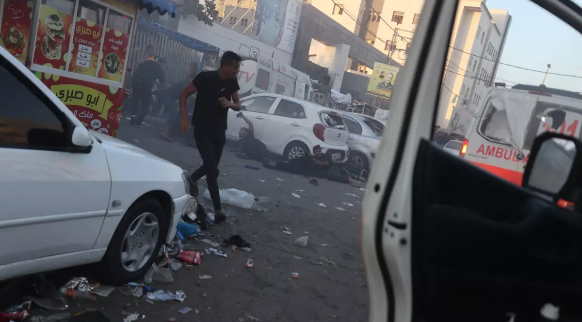 Un bombardament asupra unui convoi de ambulanțe în Gaza s-a soldat cu „zeci de morţi şi răniţi", susține Hamas. Cum explică armata israeliană atacul