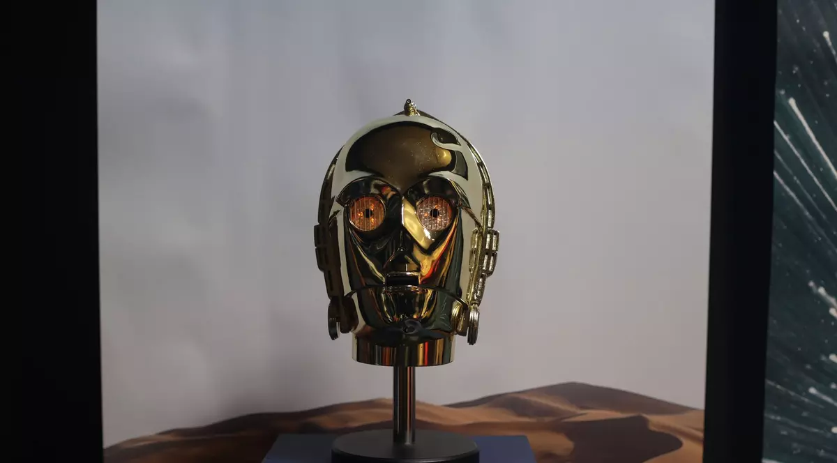 Capul auriu al robotului C-3PO din primul film Star Wars, scos la licitație. Care este prețul de start