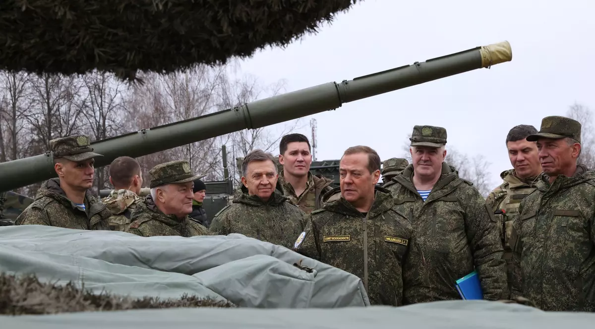 Medvedev susține că „Ucraina nu este o ţară” și că „Zelenski este un uzurpator”, ca răspuns la o propunere privind primirea Kievului în NATO