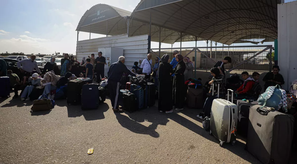 Un medic britanic a reușit să iasă din Gaza, dar a fost întors înapoi. „O condamnare la moarte”