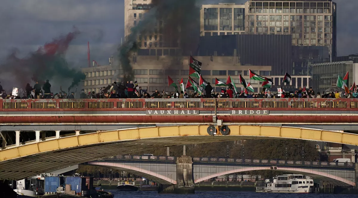 Londra, scena unui marș  pro-palestinian de amploare. Zeci de oameni arestați, după ciocniri cu poliția. VIDEO