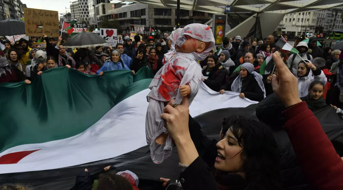 Peste 20.000 de oameni pe străzile din Bruxelles, la un miting propalestinian. Manifestanții au cerut "oprirea genocidului" din Gaza și arestarea lui Netanyahu