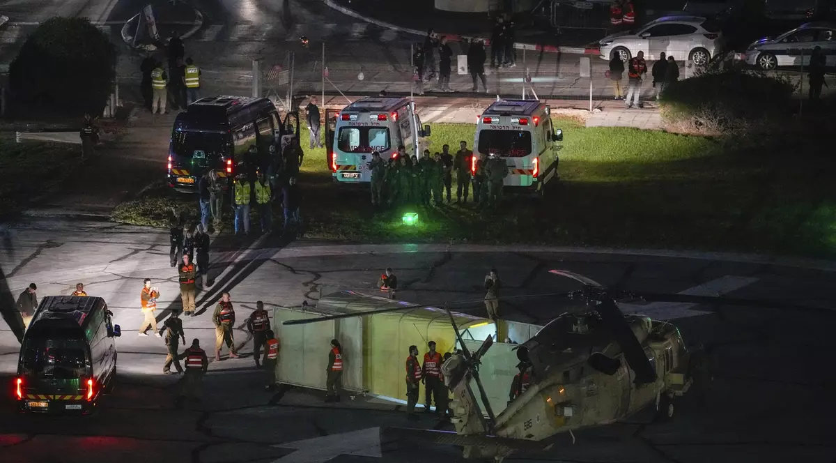 Hamas a terorizat ostaticii israelieni până în ultimul moment. Se temeau că vor fi executați când au fost scoși din tunelurile din Gaza pentru a fi eliberați | VIDEO