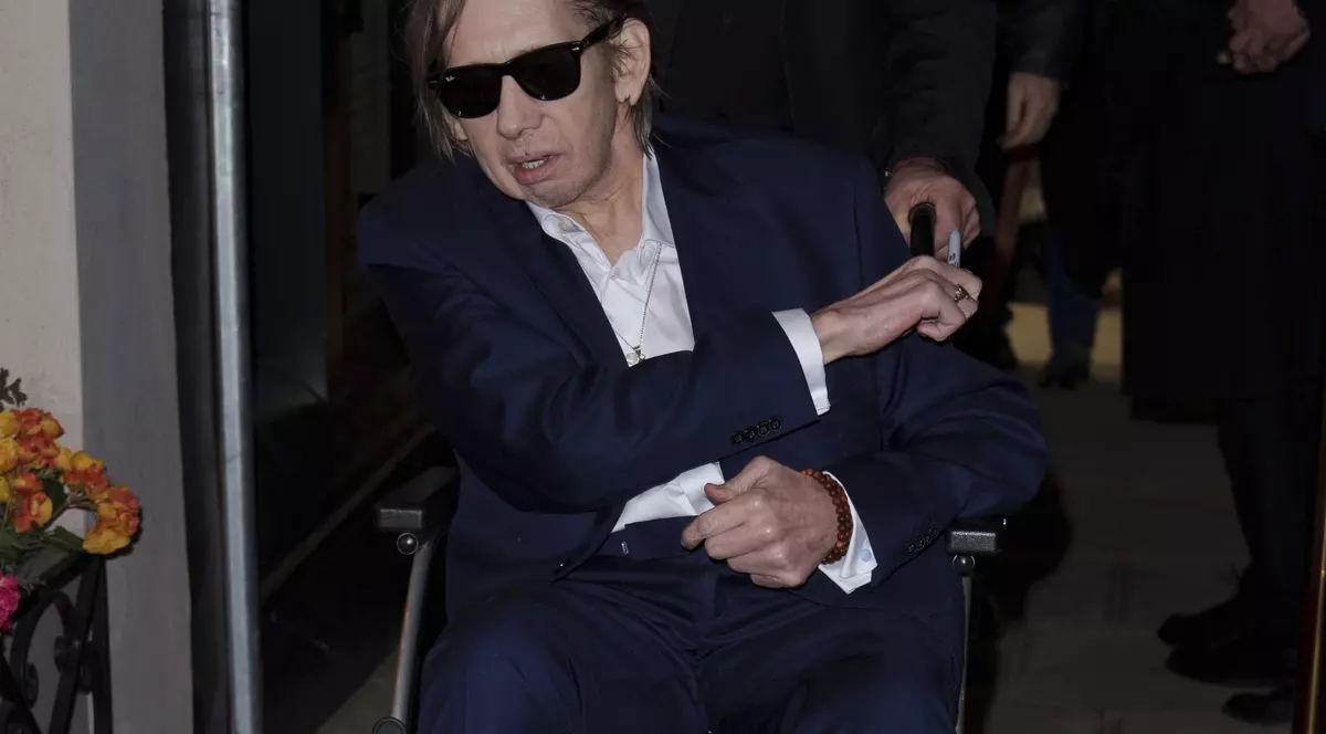 Shane MacGowan, starul trupei punk The Pogues, a murit la 65 de ani. Artistul a devenit cunoscut pentru hitul de Crăciun „Fairytale Of New York" | VIDEO