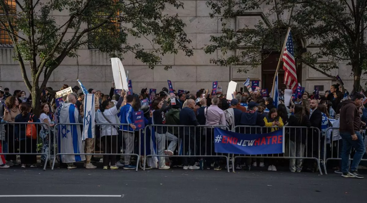 Școlile din SUA riscă să piardă fondurile federale dacă nu reușesc să combată antisemitismul și islamofobia