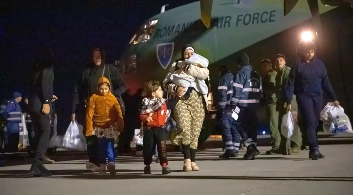 Alți 8 români evacuaţi din Fâşia Gaza au ajuns în România. Câți au mai rămas de adus