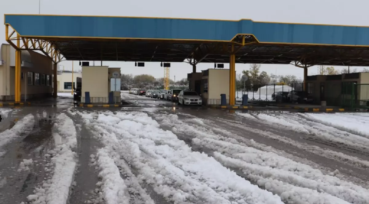 Autorităţile bulgare au suspendat intrarea camioanelor în ţară prin punctul de trecere a frontierei Giurgiu-Ruse